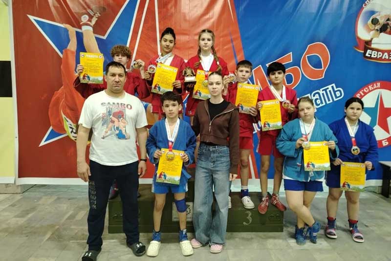 Юные новотроцкие самбисты вернулись с межрегиональных соревнований с наградами