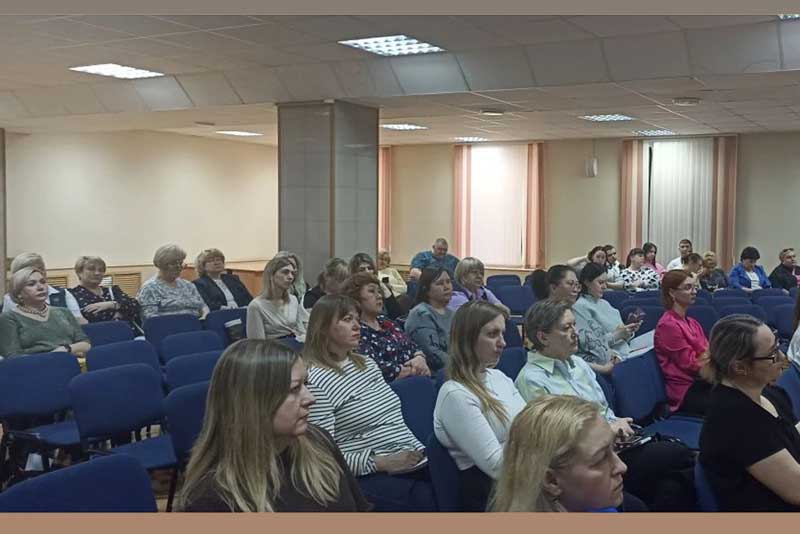 В Новотроицке накануне летнего сезона сотрудники полиции рассказали об ответственности за управление подростками мопедами и скутерами