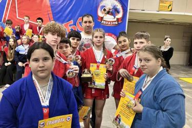 Юные новотроцкие самбисты вернулись с межрегиональных соревнований с наградами