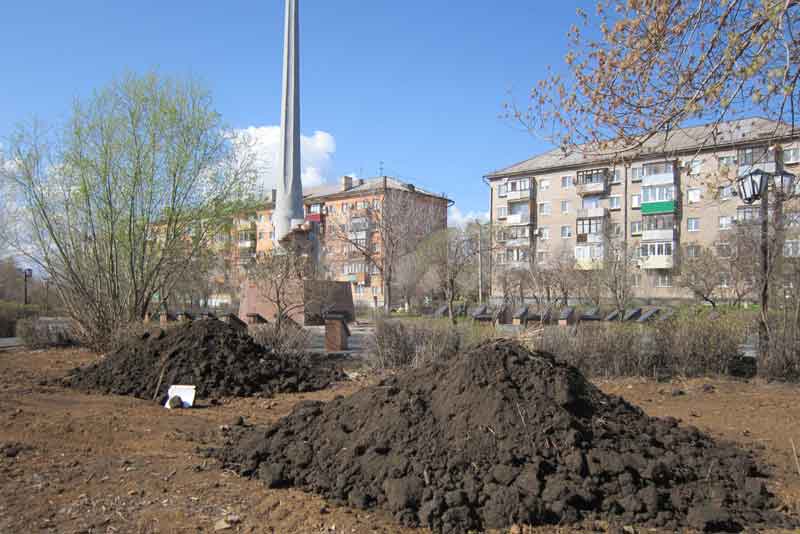 Озеленение сквера у монумента «Вечно живым»: успеть до 1 мая