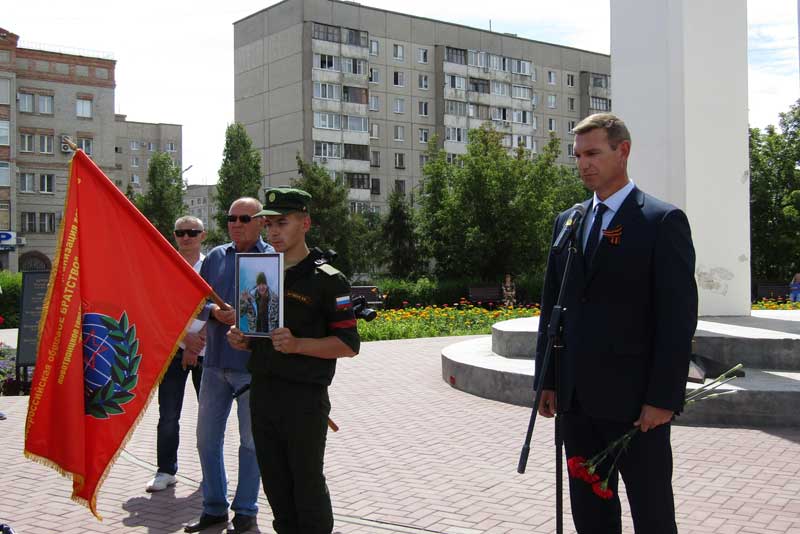 Новотроицк простился с бойцом СВО Яном Бибиковым