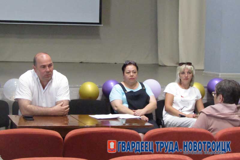 В пригородном посёлке Новотроицка в период подготовки к отопительному сезону жители 21 дома остались без управляющей компании