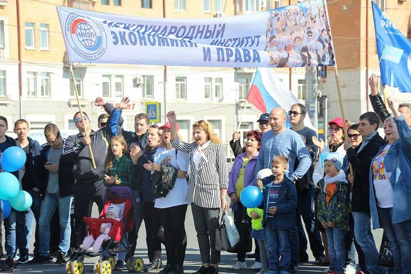 Студенческий парад прошёл по городу (фото)