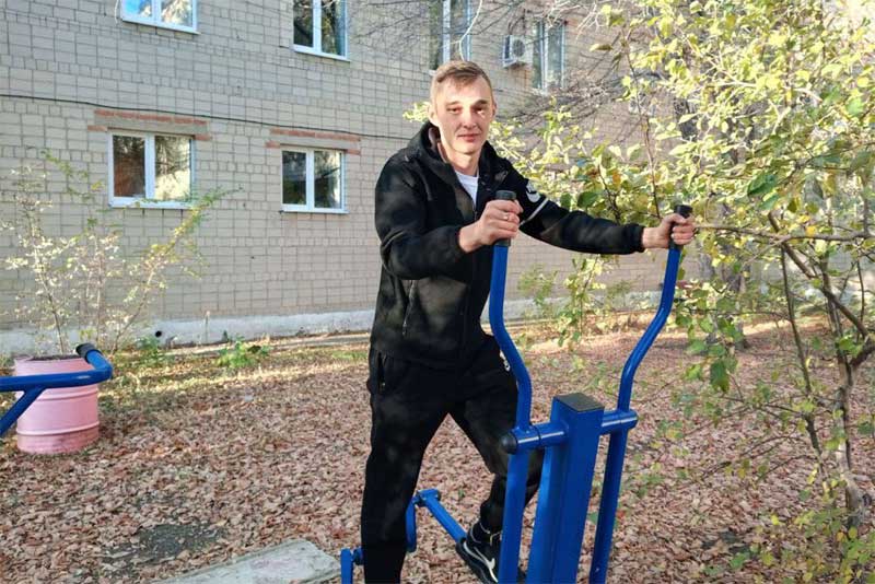 Участник СВО, выпускник Новотроицкого политехнического колледжа Андрей Рафиков после ранения  проходит реабилитацию в центре «Бодрость»  Медногорска