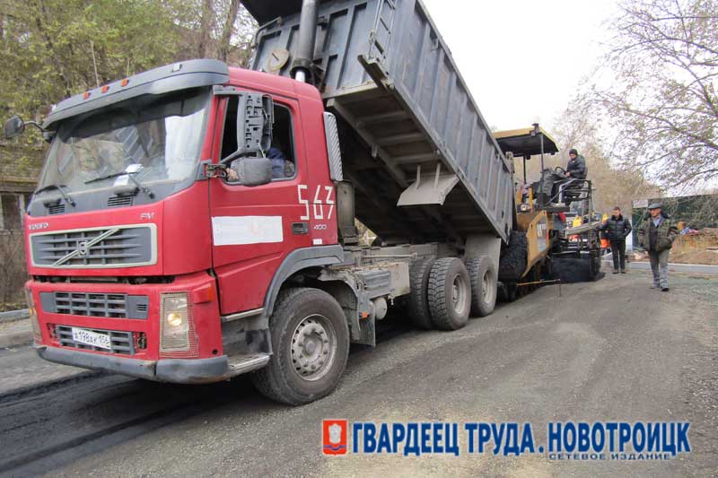 В Новотроицке продолжается ремонт дороги -дублера улицы Железнодорожной