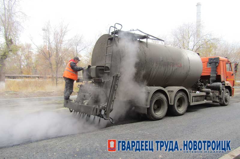 В Новотроицке продолжается ремонт дороги -дублера улицы Железнодорожной