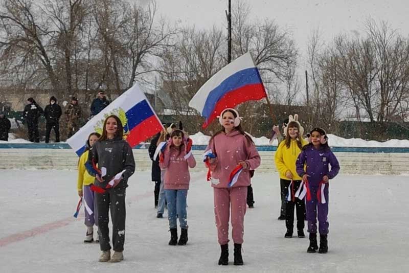 Хабарненские волонтеры для всех жителей подготовили поселковый корт