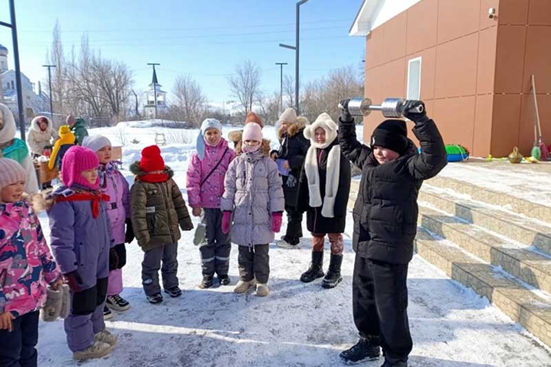 В селе Хабарное под Новотроицком жители весело проводили Масленицу