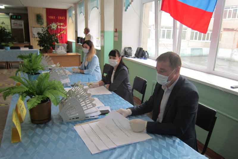 Стартовало голосование по поправкам в Конституцию (фото)