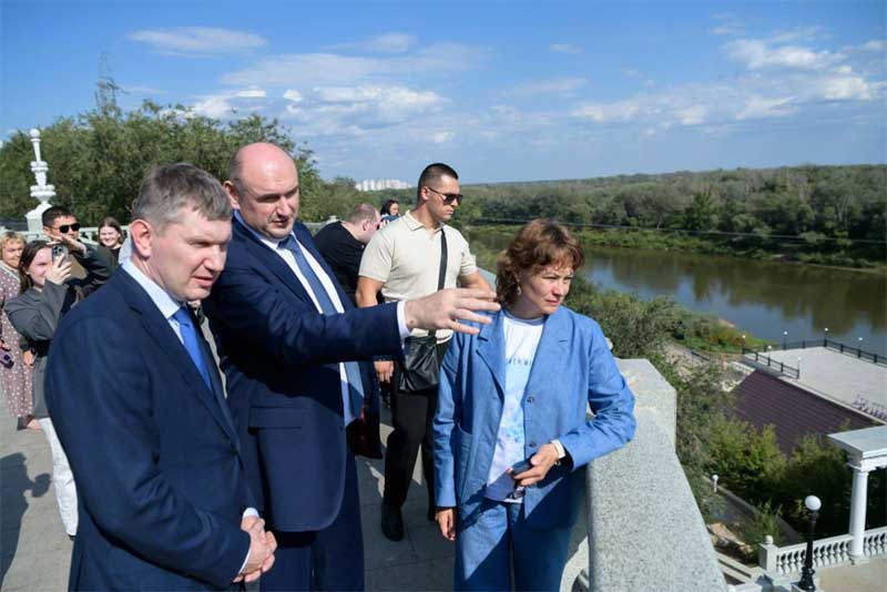 В Оренбурге министр экономического развития РФ Максим Решетников встретился с предпринимателями и прошел по маршруту «Музейная миля»