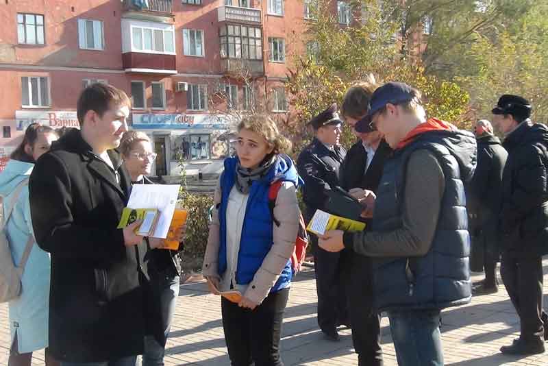 Акция «Белая трость» прошла в центре Новотроицка (фото)