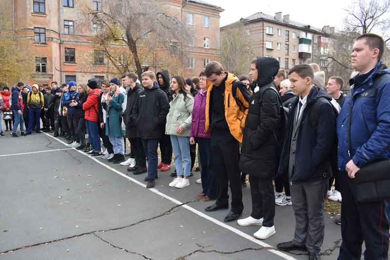 В Новотроицком строительном техникуме состоялось торжественное мероприятие — посвящение в студенты