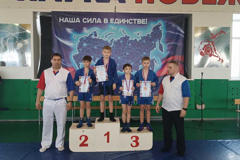 На первенстве Новотроицка выявили сильнейших самбистов города