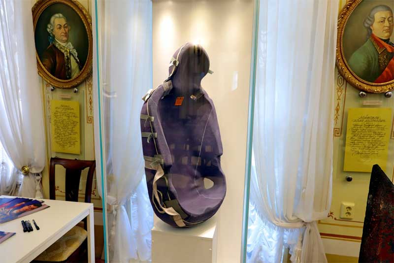 Оренбургский губернаторский музей пополнили более 80 уникальных космических экспонатов