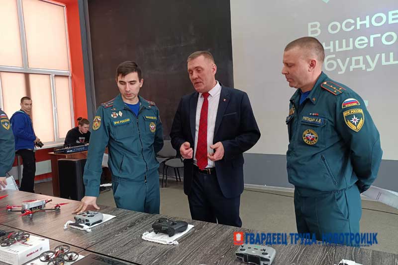 Они стали первыми. В Новотроицке подготовили операторов беспилотных авиасистем