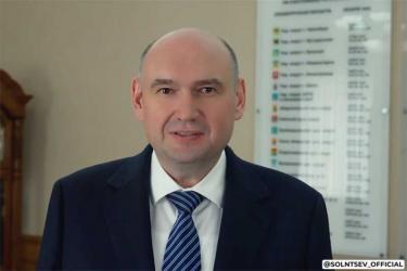 Евгений Солнцев поздравил выпускников школ Оренбуржья, для которых сегодня  прозвучал последний звонок