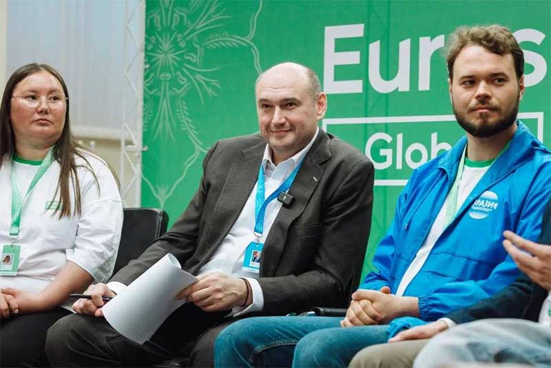  Евгений Солнцев пообщался с участниками форума  «Евразии Global» и молодёжью региона 