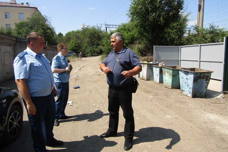 В Новотроицке организациям, ответственным за вывоз мусора и обустройство мест его накопления,  прокуратура объявила предостережения