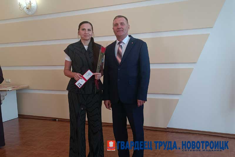 Портреты лучших новотройчан занесены на городскую Доску Почета