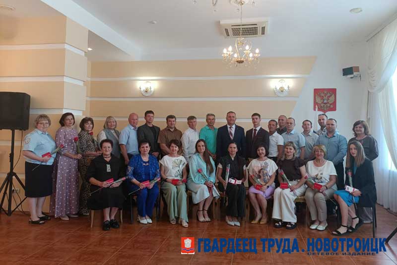 Портреты лучших новотройчан занесены на городскую Доску Почета