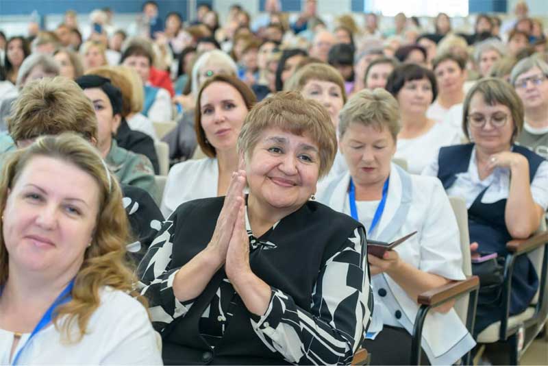 Евгений Солнцев рассказал, что учителя, подготовившие стобалльников, будут получать премию за каждый максимальный результат учеников
