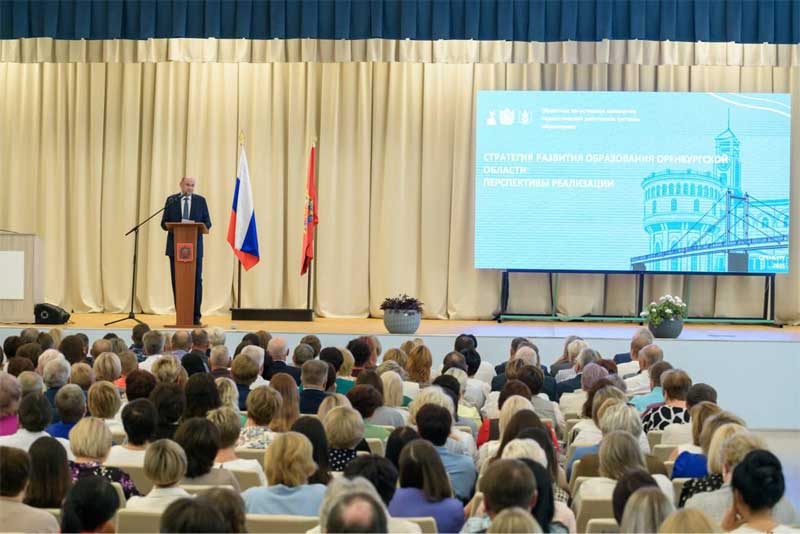 Евгений Солнцев рассказал, что учителя, подготовившие стобалльников, будут получать премию за каждый максимальный результат учеников