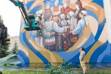 Граффити-картина художника из Оренбуржья «Хоровод народов» вошла в пятерку лучших на окружном фестивале