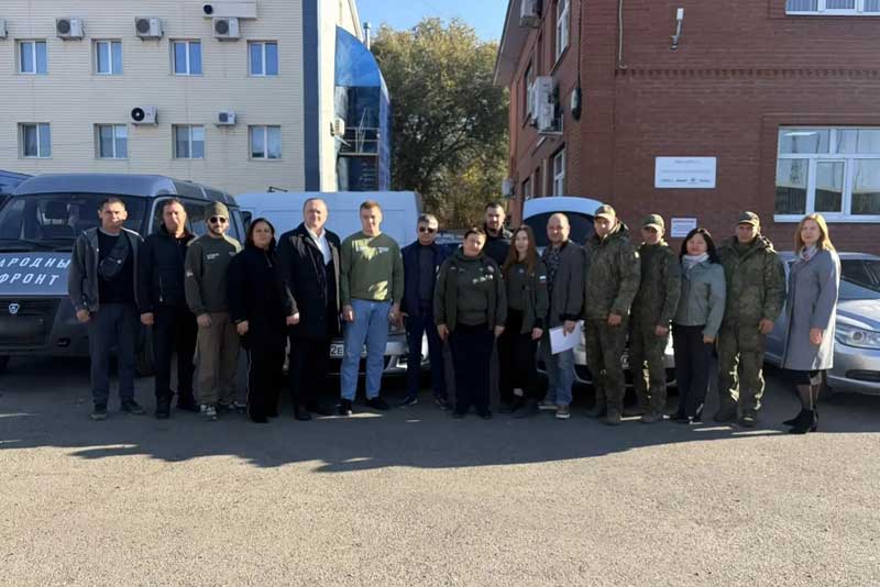 Работники налоговой службы Оренбуржья передали бойцам СВО семь автомобилей