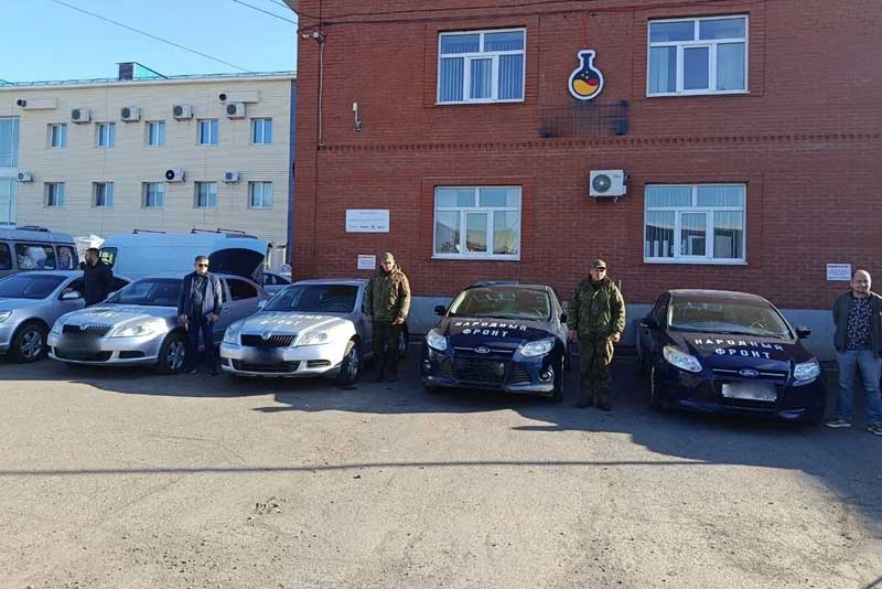 Работники налоговой службы Оренбуржья передали бойцам СВО семь автомобилей