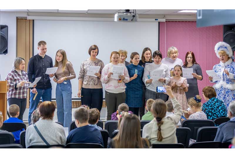 Новотроицкие библиотекари устроили зимний праздник для детей и их родителей