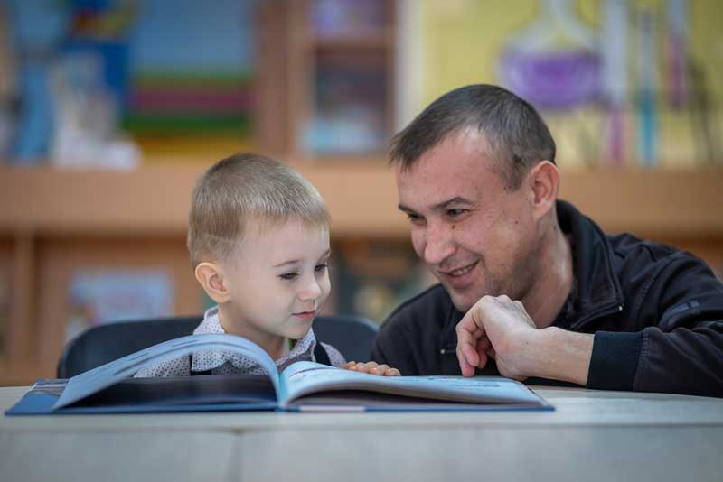 Новотроицкие библиотекари устроили зимний праздник для детей и их родителей