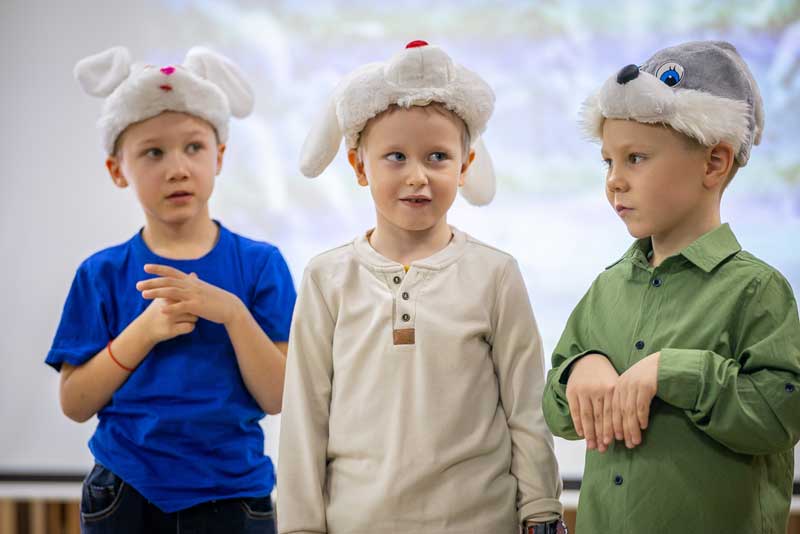 Новотроицкие библиотекари устроили зимний праздник для детей и их родителей