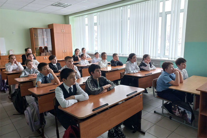 Для новотроицких школьников провели урок «Как дружить народами»