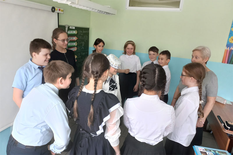 Для новотроицких школьников провели урок «Как дружить народами»