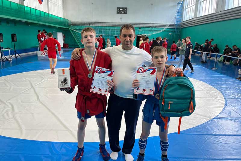 Новотроицкие спортсмены завоевали пять медалей областного турнира по самбо