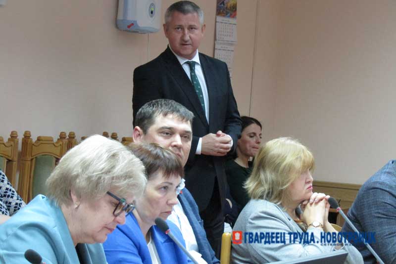 Народные избранники отступили  от повестки заседания и обсудили вопросы, поставленные жизнью