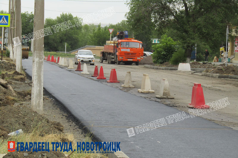 Глава Новотроицка Денис Меньшиков проверил как в городе   ремонтируют  дороги