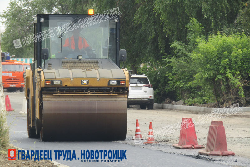 Глава Новотроицка Денис Меньшиков проверил как в городе   ремонтируют  дороги