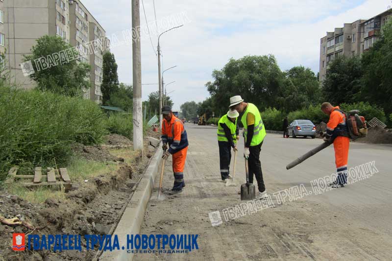 Глава Новотроицка Денис Меньшиков проверил как в городе   ремонтируют  дороги