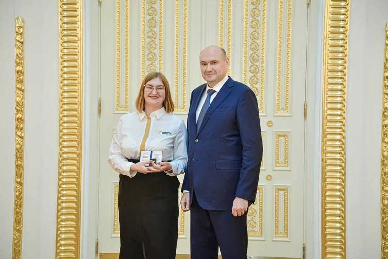 Сто молодых оренбуржцев стали  победителями ежегодного областного конкурса  «Золотая молодежь Оренбуржья» и получили почетные знаки