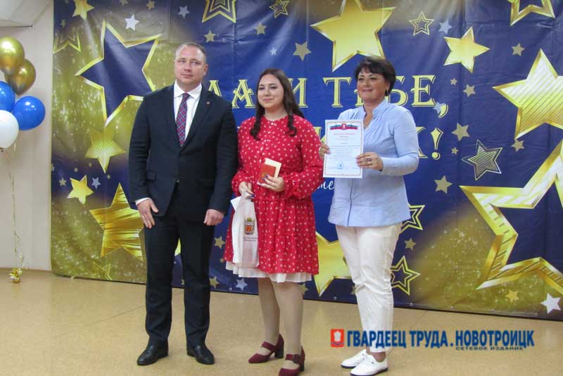 В Новотроицке прошел городской бал выпускников