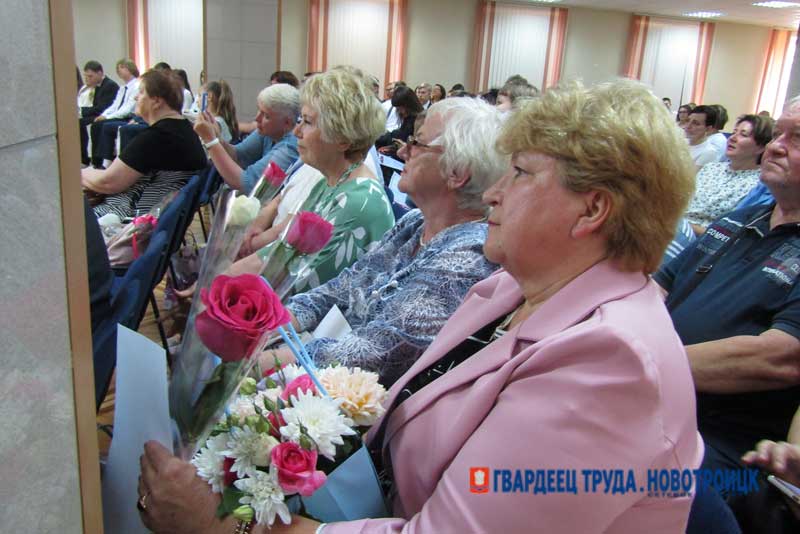 В Новотроицке прошел городской бал выпускников