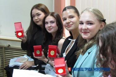 В Новотроицке прошел городской бал выпускников