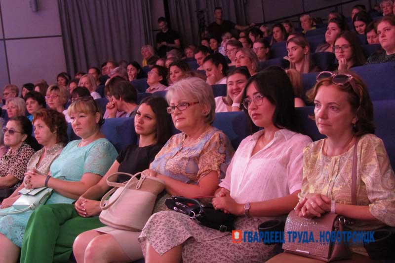 Педагоги Новотроицка собрались на большой августовский совет