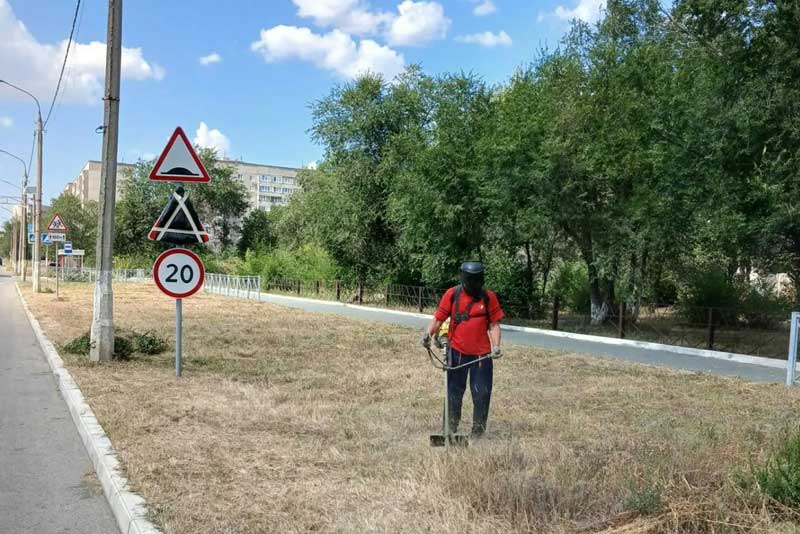 В Новотроицке территории, прилегающие к образовательным учреждениям, приводят в порядок