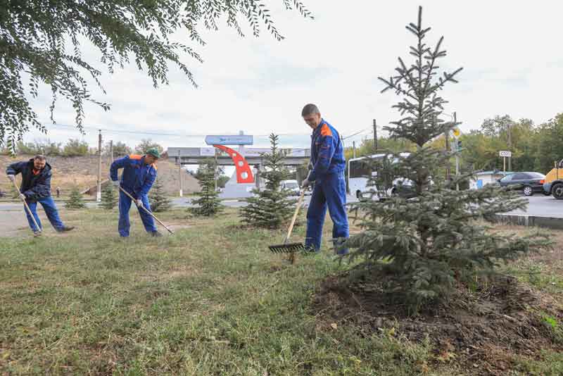 Металлурги «Уральской Стали» провели субботник на въезде в Новотроицк