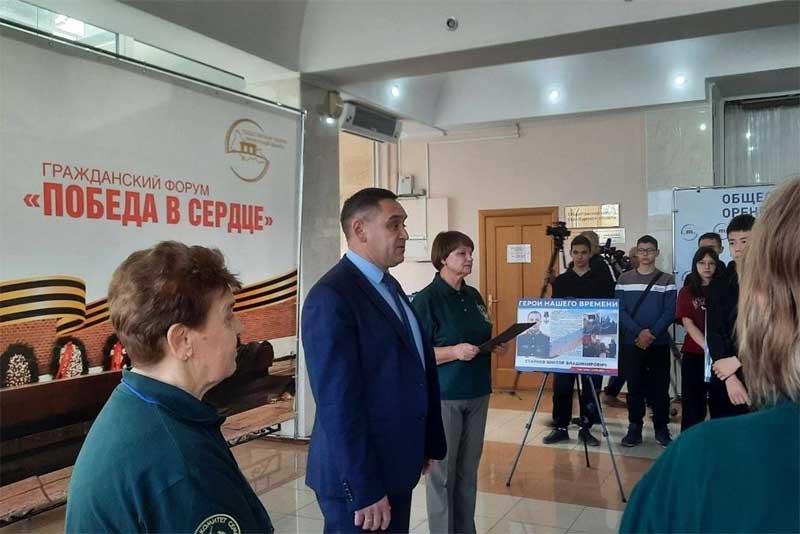 В Оренбурге организовали выставку портретов участников специальной военной операции «Герои нашего времени»