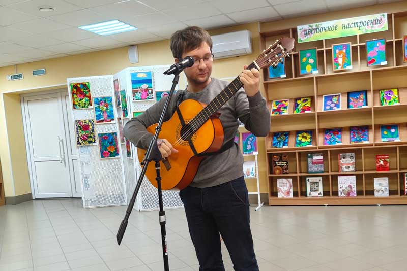 Юные художники из Новотроицка создали для своих мам и бабушек  «Цветочное настроение»