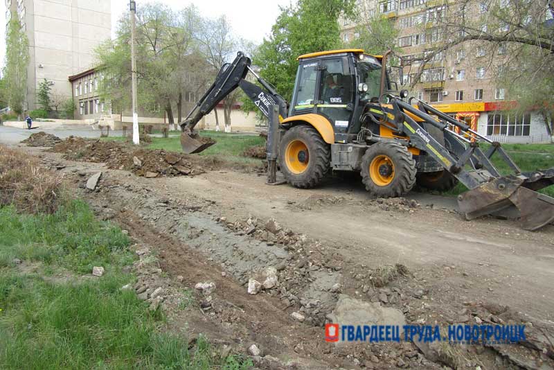 В Новотроицке начались работы по благоустройству каскада аллей на улице Советской