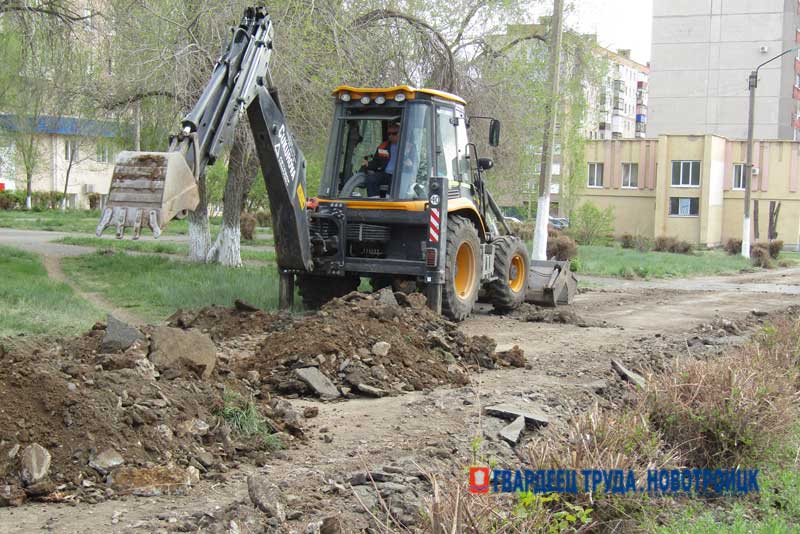 В Новотроицке начались работы по благоустройству каскада аллей на улице Советской